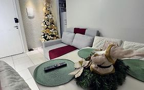 Flat com 2 Qts próx a praia, shoppings, mercados, restaurantes e padarias